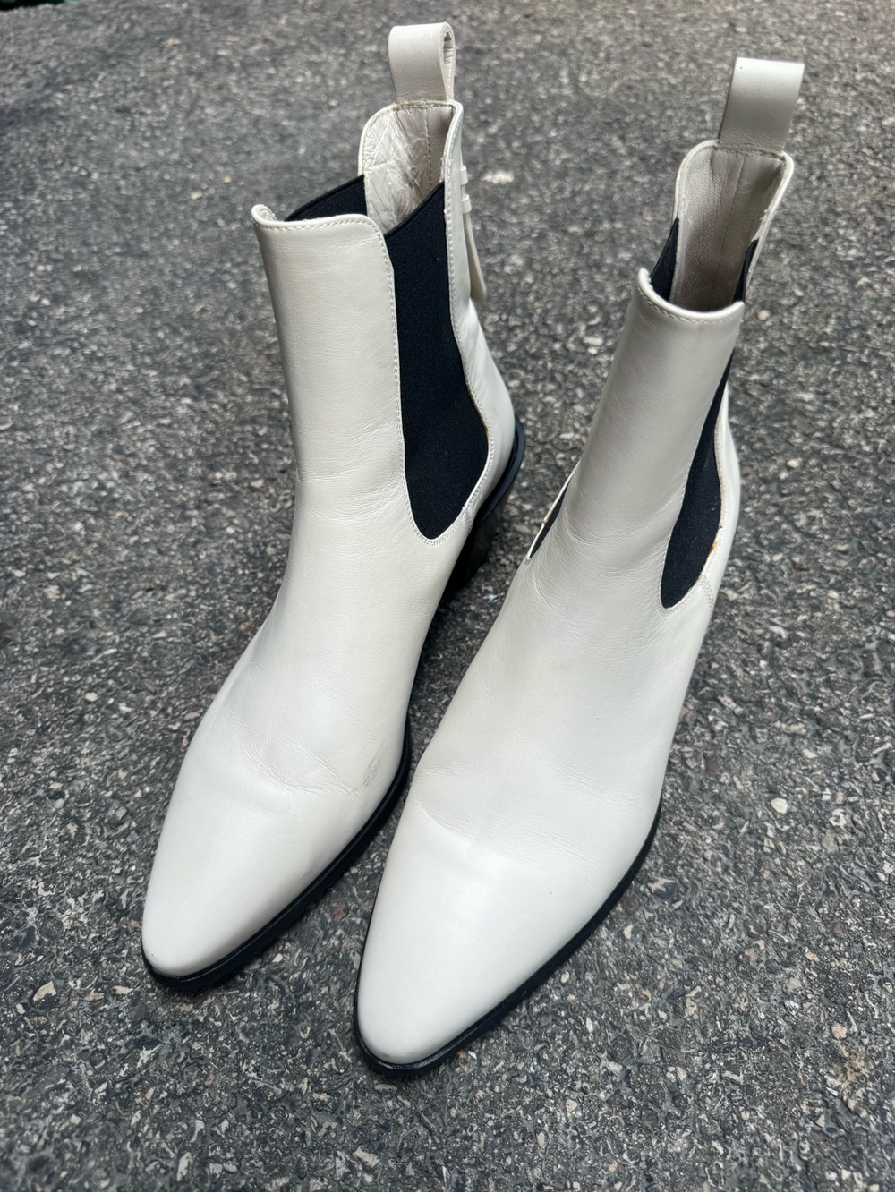 Frame Denim White Leather Chelsea Ankle Boots with Black Elastic
